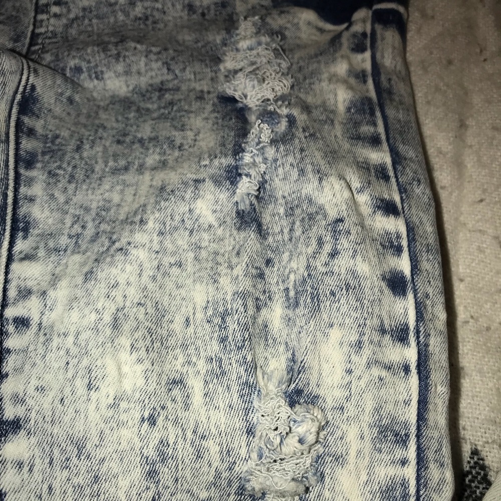Distressed jeans - Picture 5 of 5